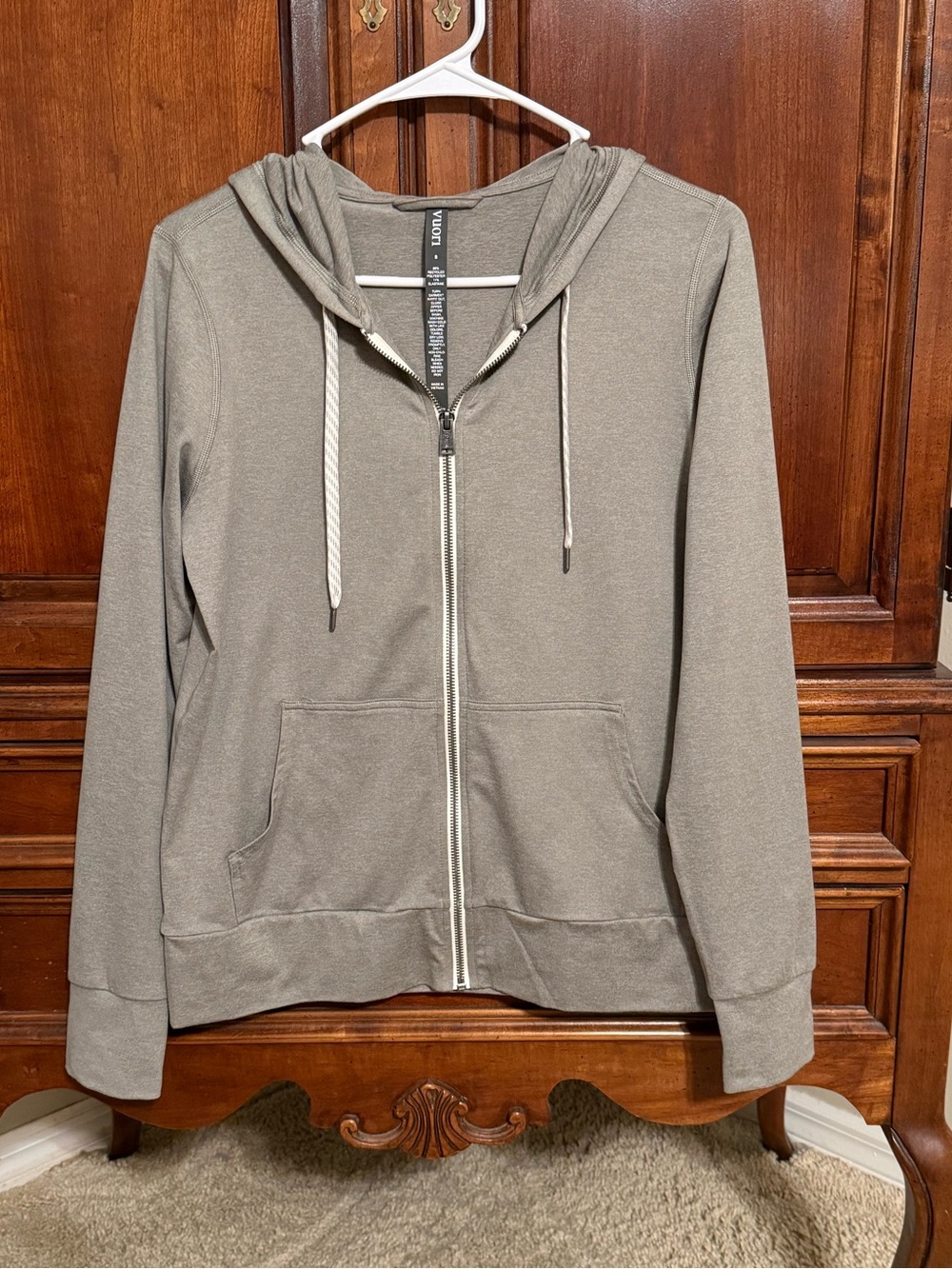 Vuori halo modern full zip hoodie- size small